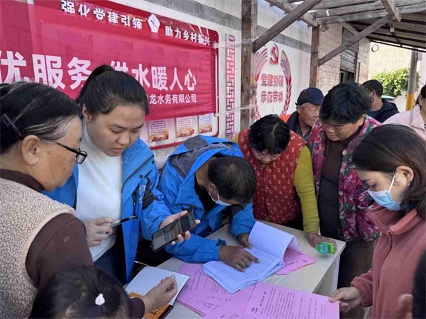 贴心服务暖民心  供水保障零距离   ——周口银龙水务流动服务进社区，精准破解城乡用水难题